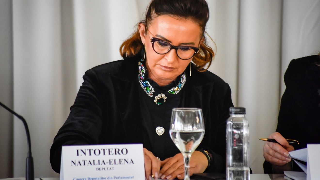 Se înăspresc condiţiile pentru asistenţii maternali; nu mai permitem ca tinerii de 18 ani să preia copii în grijă (Intotero)