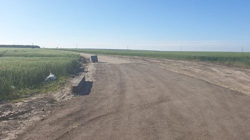 VIDEO ”Decorul” de la inaugurarea drumului expres Craiova - Pitești a fost ”demontat” / După plecarea liderilor PSD au mai rămas doar trei borduri în mijlocul câmpului / Reacția CNAIR: Lucrările continuă