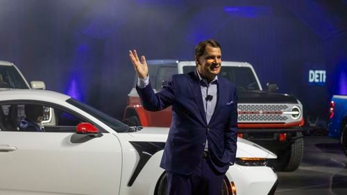 Șeful Ford spune că tarifele administrației Trump vor „face o gaură” în industria auto din SUA: Vor crea „costuri și haos”