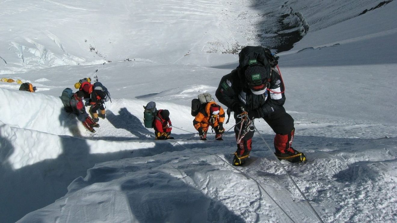 Expediţia de primăvară de pe Muntele Everest, redeschisă / Nepalul întâmpină primul grup de alpinişti după 2019