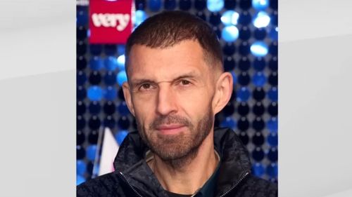 Procurorii britanici l-au pus sub acuzare pe un fost DJ de la BBC Radio 1 pentru viol şi atentat la pudoare