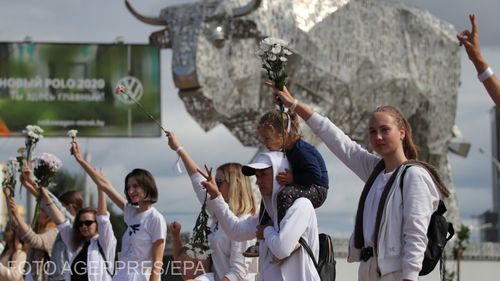 Belarus: Tot mai multe lanţuri umane se formează la Minsk împotriva reprimării protestelor / Ministrul german de externe cere UE să crească presiunile asupra lui Lukaşenko