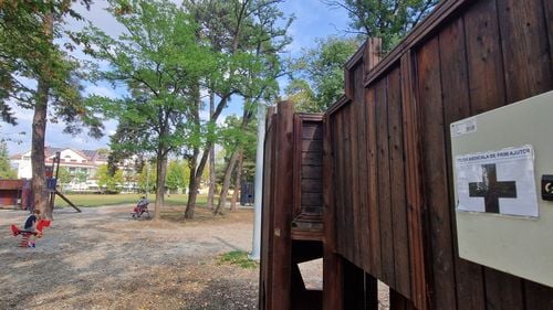 O parte din trusele medicale montate de Primăria Sibiu la locurile de joacă aglomerate au fost furate