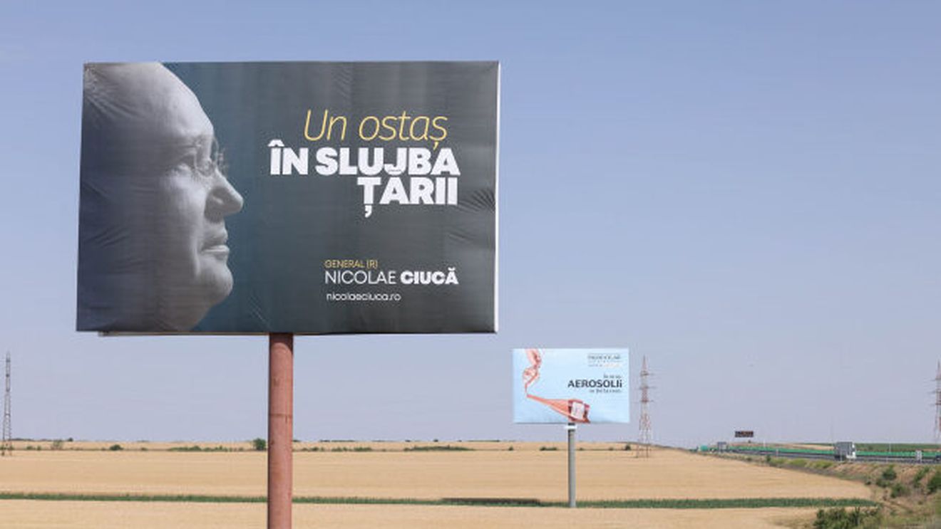Nicolae Ciucă anunţă că îşi va prezenta cartea "În slujba Ţării" duminică, în emisiunea lui Mircea Dinescu
