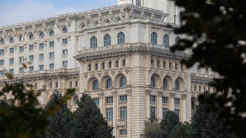 Irlandezul care a spart sediul Parlamentului, crezând că e hotel, a fost reținut. El venea de la o petrecere, a sărit gardul și a spart un geam al clădirii
