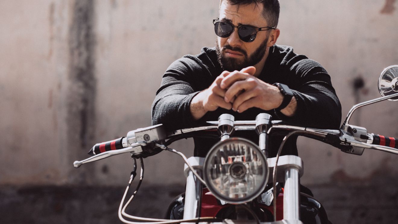 Grecia vrea să interzică vânzarea de combustibil motocicliștilor fără cască