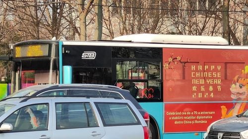 Relațiile dintre România și China, promovate pe autobuzele STB/ Beijingul se află sub sancțiuni UE pentru încălcarea drepturilor omului