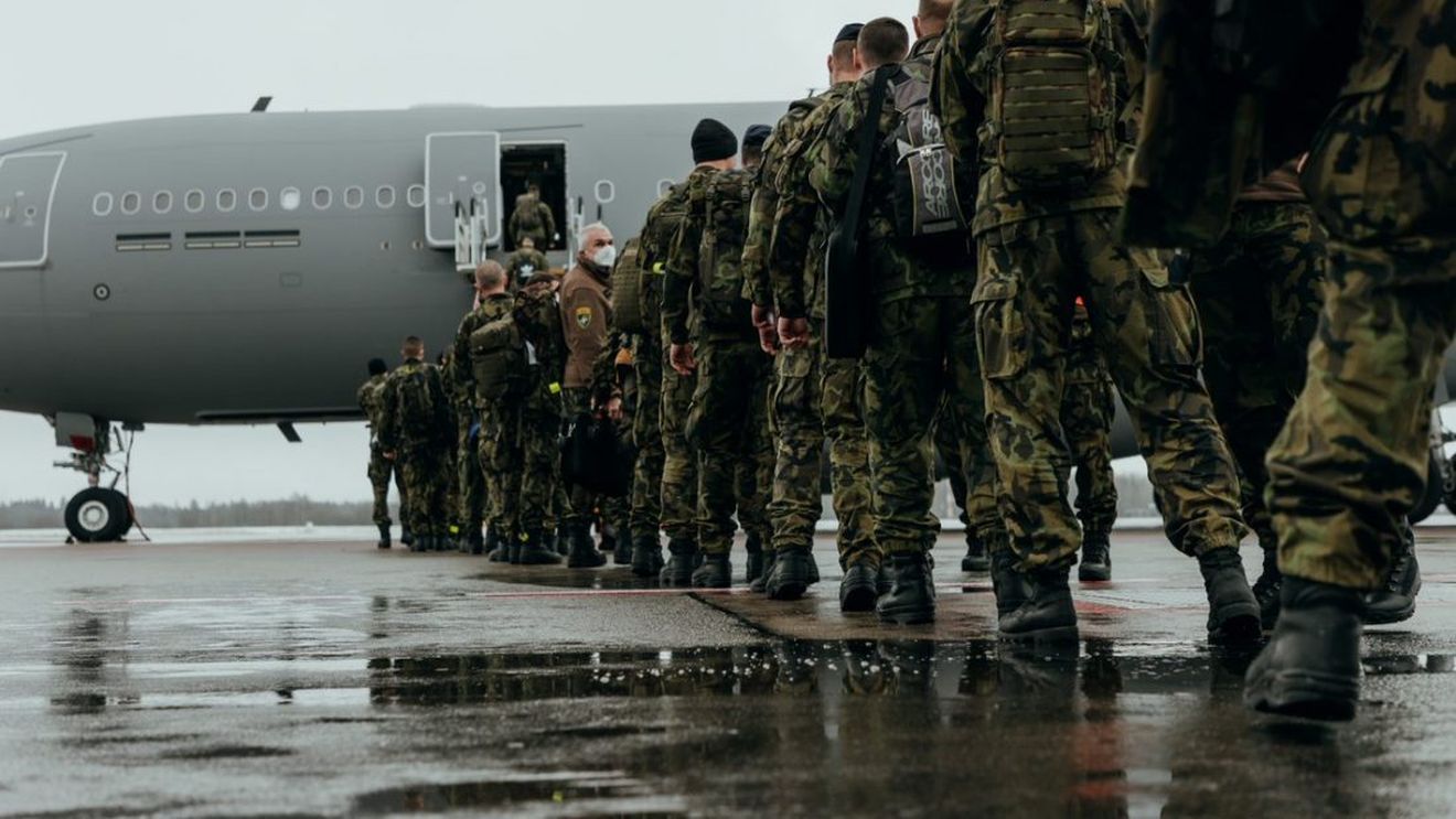 Proiect adoptat în Camera Deputaților: Zborurile aeriene NATO sunt exceptate de la plata tarifelor / Nu va mai fi necesară încheierea unor acorduri în acest sens între România şi statele NATO