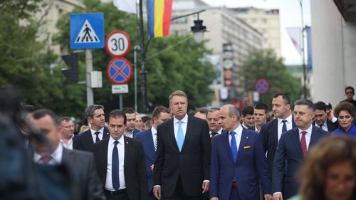 VIDEO Iohannis, la Iași: "Fain oraş. Am venit pe jos. Chiar n-am avut nevoie de jandarmi"