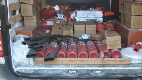 Operațiune de amploare într-o anchetă ce vizează o firmă cu activitate în domeniul protecției la incendiu/ Societatea se ocupa de mentenanța extinctoarelor din spitale, școli, unități militare, penitenciare sau chiar companii de producere a energiei nucleare