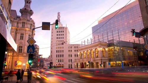 Raport: Fifth Avenue din New York e cea mai scumpă arteră comercială din lume/ Calea Victoriei este pe locul 40 dintr-un clasament cu 50 de orașe