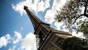 Turnul Eiffel, evacuat din cauza unui scurtcircuit