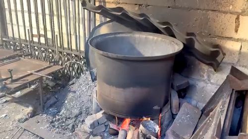 Regii romilor din Sibiu, verificați de Garda de Mediu pentru că topeau plumb în curte / „Am ars unele lucruri vechi”