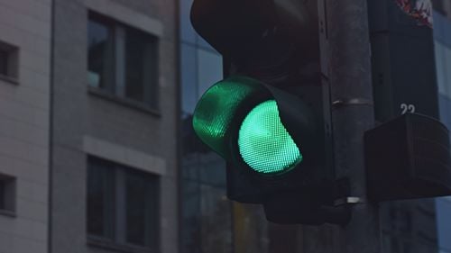 Primăria Capitalei începe procedura de achiziție pentru studiul de fezabilitate privind extinderea sistemului de semaforizare inteligentă în Capitală