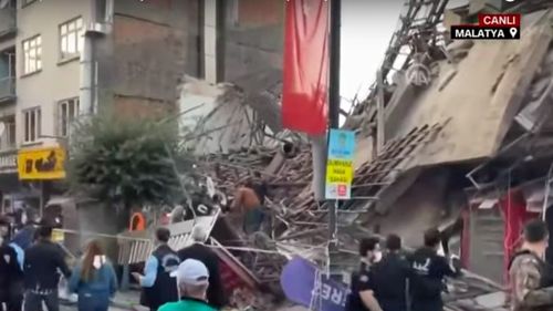 VIDEO Turcia: Zece persoane, prinse sub dărâmături și alte 13, rănite, după ce o clădire comercială s-a prăbușit