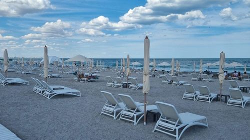 UPDATE Răzbunarea betoanelor: A venit nota de plată pentru Mamaia, după ce stațiunea s-a transformat în cartierul-buzunar al Constanței/ Hotelierii, sacrificați pentru blocuri pe plajă, în timp ce proprietarii apartamentelor de lux își fac concediile în altă parte/ De ce bate vântul pe litoralul românesc (GALERIE FOTO)