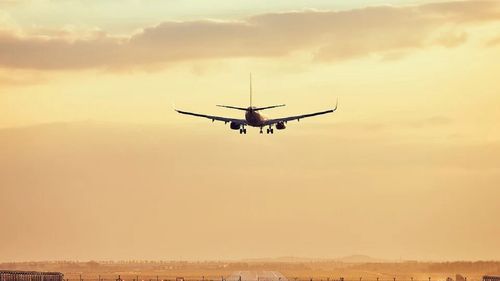 Alertă cu bombă într-un avion pe ruta Cracovia-Bristol/ Zborul a fost deviat pe aeroportul din Praga