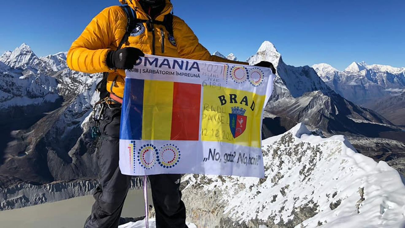 Un polițist din județul Hunedoara a cucerit vârful Island Peak, din munții Himalaya, ce are o înălțime de peste 6.000 de metri