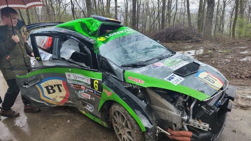 VIDEO Accident grav la Raliul Maramureșului / Echipajul Bogdan Marișca – Sebastian Itu s-a răsturnat în șanț / Copilotul Sebastian Itu a fost transportat la UPU Baia Mare