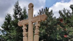 MOTIVARE Cum a încercat Eugen Sechila, unul dintre locotenenții lui Călin Georgescu, să convingă instanța că nu este vinovat de afișare de simboluri legionare: A pretins că este sculptor și a invocat libertatea artistică / Judecătoria Oltenița l-a declarat vinovat, dar i-a aplicat doar un avertisment