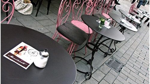 Franţa şi Austria au început „să revină la normal'' / Ce măsuri au fost luate pentru a permite deschiderea restaurantelor și a magazinelor neesențiale