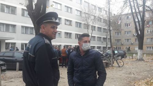 Condiții de mizerie în blocul din Timișoara în care au murit trei oameni: „Nu cred că aţi putea să trăiţi aici. Vă este scârbă să călcaţi pe scări“ - Adevărul