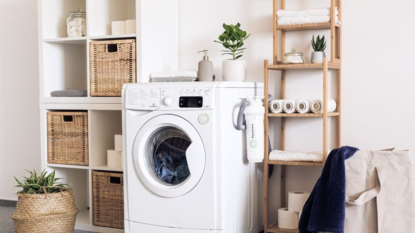 Peste 30 de percheziţii în şapte judeţe şi în Bucureşti / O rețea de contrabandiști ar fi vândut detergent din Ucraina, ambalat în cutii ale unor mărci cunoscute