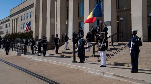 Programele de cooperare tehnico - militară cu SUA au fost temă de discuţie în cadrul întrevederii de la Washington, dintre  ministrul Apărării Naţionale, Nicolae-Ionel Ciucă, și directorul Defense Security Cooperation Agency, Heidi Grant