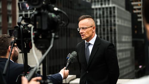 VIDEO Întrebarea celebrului realizator CNN, Richard Quest, pentru ministrul ungar de externe, Péter Szijjártó: "Mă considerați pedofil?”