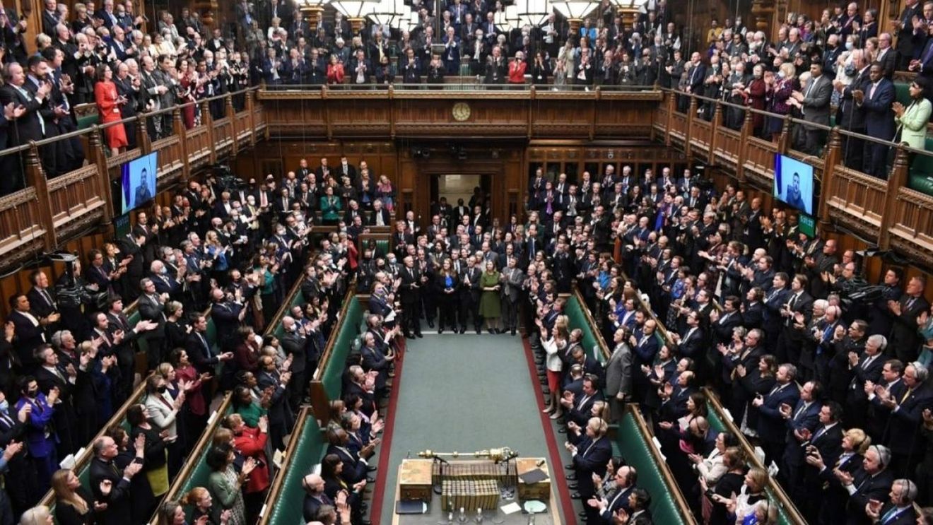 Traseismul parlamentar în Marea Britanie se amplifică înaintea alegerilor
