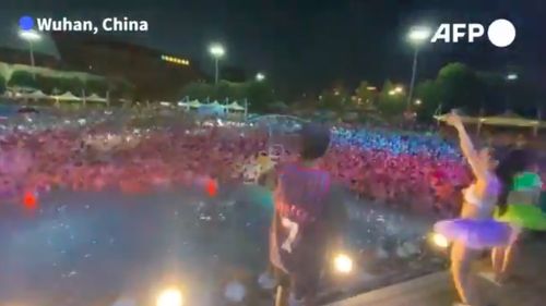 VIDEO Petrecere cu mii de oameni în Wuhan, epicentrul pandemiei COVID-19 din China