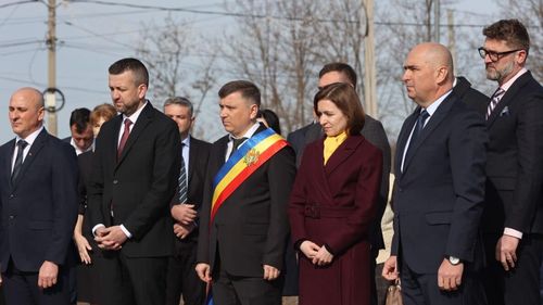 Ilie Bolojan, alături de Maia Sandu la Chișinău de Ziua Unirii Basarabiei cu România / Cei doi au inaugurat un parc construit cu fonduri donate de Oradea și Bihor
