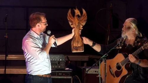 VIDEO Dominic Fritz, huiduit pe scenă, de Ziua Timişoarei/ A înmânat un trofeu trupei Phoenix