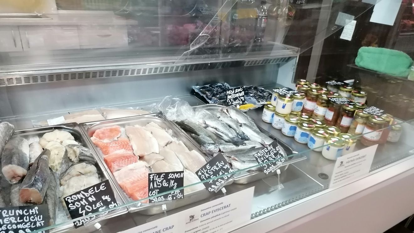 ANPC, sfaturi privind cumpărarea de peşte: Nu achiziţionaţi produse cu suprafaţă lipicioasă, deshidratată, cu pete de mucegai, produse cu miros şi culoare modificate, cu aspect de vechi