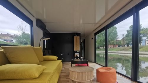 VIDEO A fi sau a nu fi cazare tip Airbnb pe canalul Bega. O familie vrea să aducă la Timișoara modelul olandez al caselor plutitoare, dar nu a primit aviz de la Primărie: „E o noutate și trebuie să stabilim un regulament clar înainte”