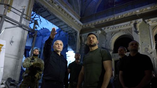 Zelenski a fost în apropierea liniei de front din sudul ţării şi a vizitat catedrala din Odesa, avariată de loviturile ruse: "Căutăm sisteme de apărare aeriană pentru a proteja întregul nostru sud"