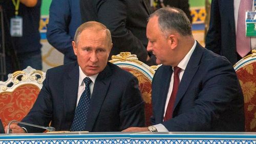 Moldova, Rusia și banii: Dodon vrea să se împrumute de la Moscova, dar suma promisă se micșorează în fiecare lună