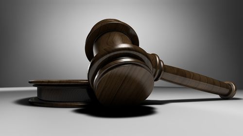 Modificare periculoasă pregătită pentru achizițiile publice. PNL vrea să desființeze Consiliul Național de Soluționare a Contestațiilor și să transfere atribuțiile către instanțele de judecată. Controlul ex-ante va fi eliminat