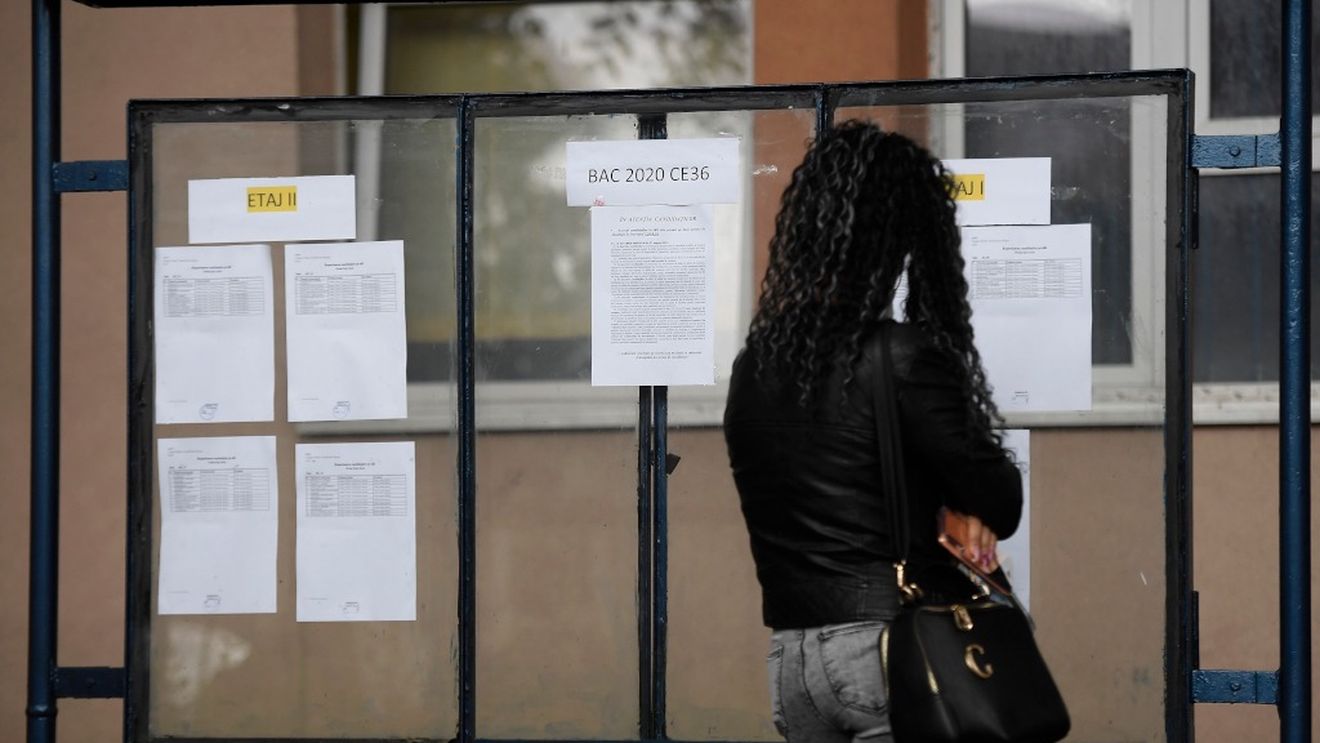 O elevă din Iaşi ar putea rata bacalaureatul din pricina divorţului părinţilor: tată din Iaşi, mamă din Valencia