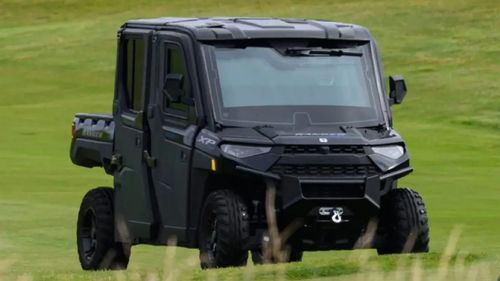Donald Trump joacă golf sub protecția primei mașinuțe de golf blindate din istoria Secret Service, botezată sugestiv „Golf Force One”