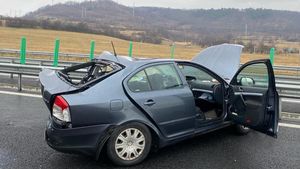 USR: Liber la încălcat legea pe drumurile publice. PSD și PNL au votat o lege care scapă șoferii indisciplinați de la predarea permisului de conducere