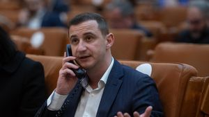 Proiecte de legi cu mare impact social,  blocate în Camera Deputaților/  Cum se explică întârzierea adoptării unor acte normative care ar veni în ajutorul copiilor de peste 16 ani care vor să călătorească în afara țării neînsoțiți sau care ridică vâsta consimțământului pentru acte sexuale cu minori