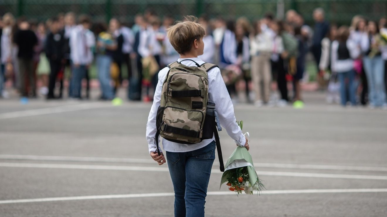 Începe școala: 36 de săptămâni de cursuri și 5 vacanţe / Aproape 200 de şcoli cu toalete neconforme, peste 3000 de cadre didactice fără studii corespunzătoare