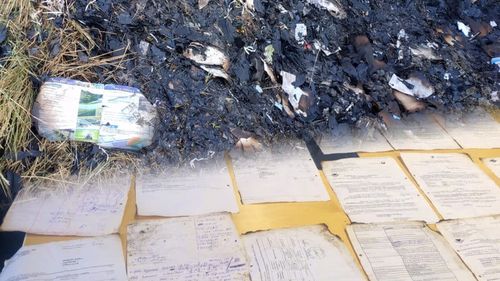 Încătușați la groapa cu documente arse - filmul reținerii jurnalistului Attila Biro de la Rise Project și a colegului său bulgar în timp de investigau fraude cu fonduri europene