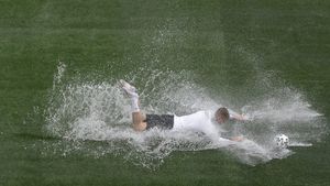 FOTOREPORTAJ Arena Națională a fost inundată în urma ploii torențiale din Capitală, cu o zi inaintea primului meci din EURO 2020 / În ce condiții s-a antrenat echipa Austriei