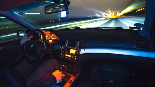 Șofer de 19 ani, prins de radar cu 238 km/h pe Autostrada Transilvania / Amendă de aproape 5.000 de lei și permisul suspendat pentru 10 luni