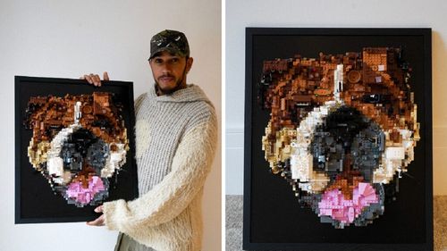 „M-a emoționat enorm. Detaliile sunt incredibile”: Lewis Hamilton a primit un portret din LEGO cu Roscoe, câinele său iubit care a murit recent în brațele lui