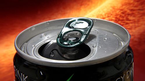 Studiu: Impactul băuturilor energizante asupra copiilor și adolescenților: Calitate slabă a somnului și a performanțelor școlare, atacuri de panică și stres