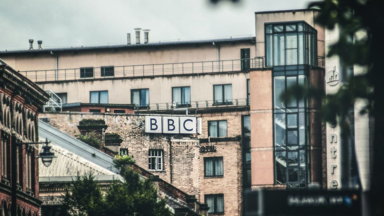 BBC își suspendă activitatea în Rusia