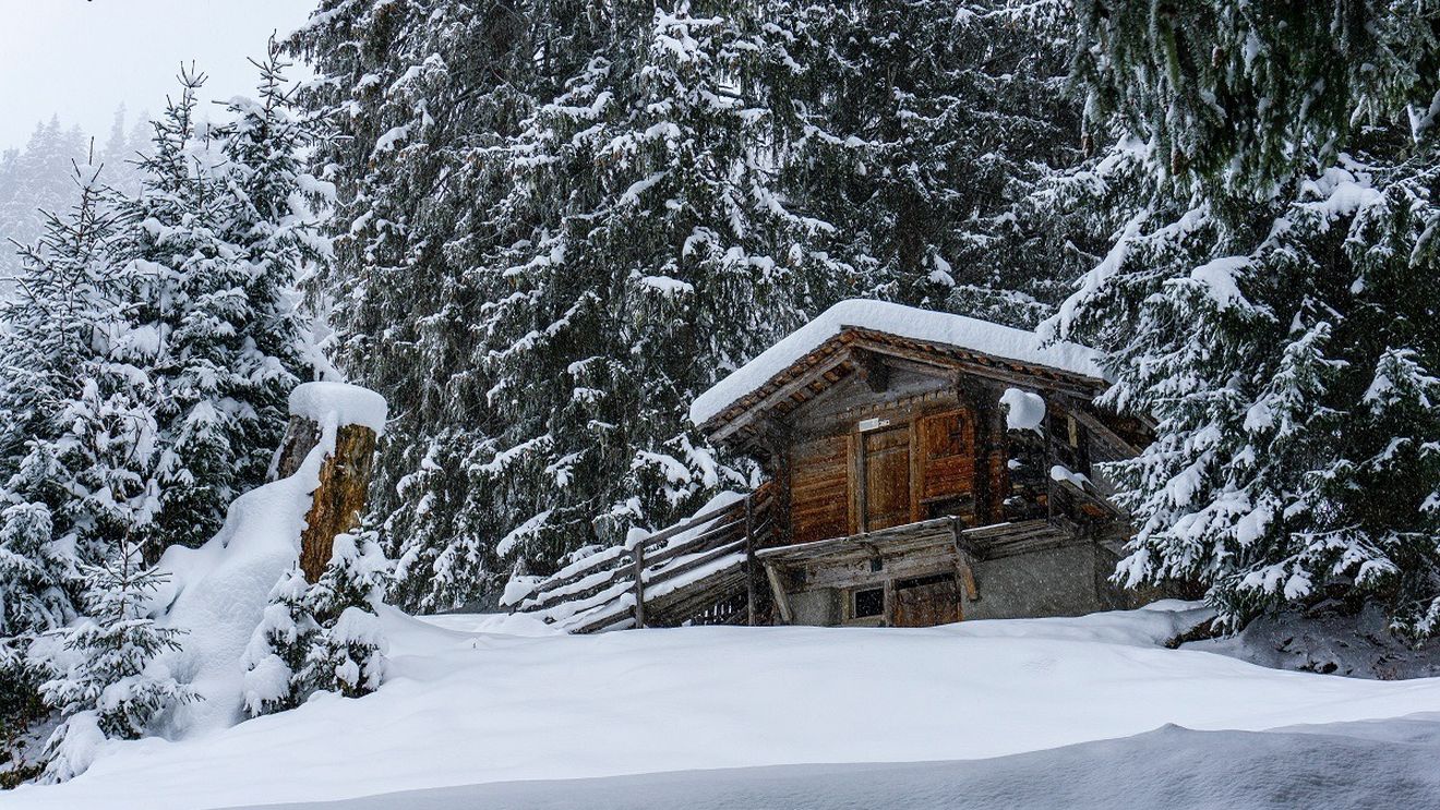 STUDIU Maramureş, Bucovina şi Valea Prahovei sunt în topul preferinţelor de Revelion / Mai mult de jumătate dintre români spun că preţurile de revelion din acest an sunt exagerat de mari